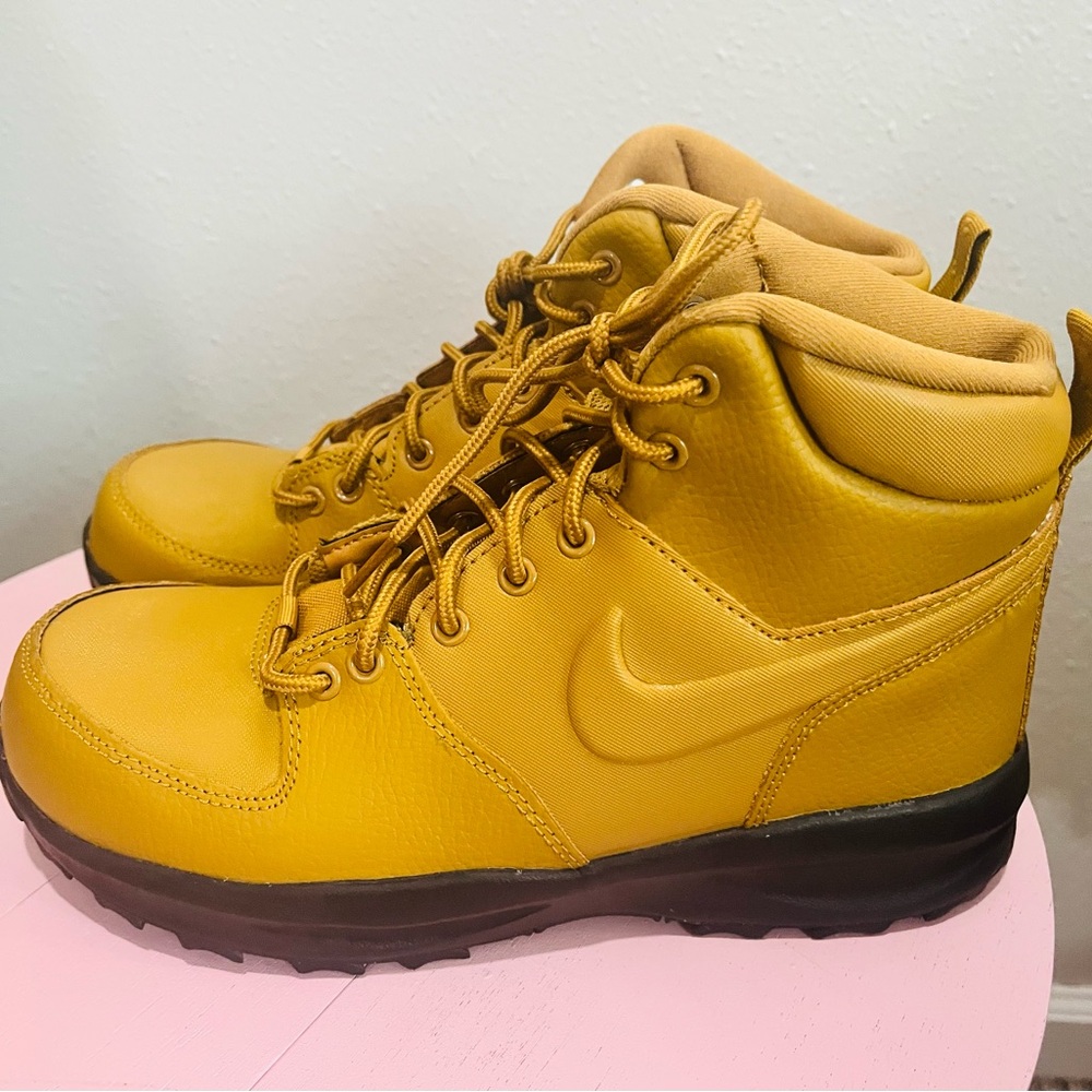 Nike Manoa LTR Wheat/Black Boots - BRAND NEW; NEVER WORN! - Picture 2 of 5
